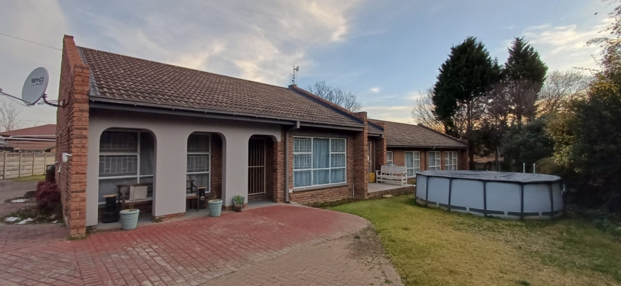 To Let 5 Bedroom Property for Rent in La Provance Free State
